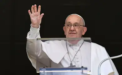 Papa Francisco fala a fiéis na Praça São Pedro, no Vaticano
05/05/2024 Vatican Media/Divulgação via REUTERS