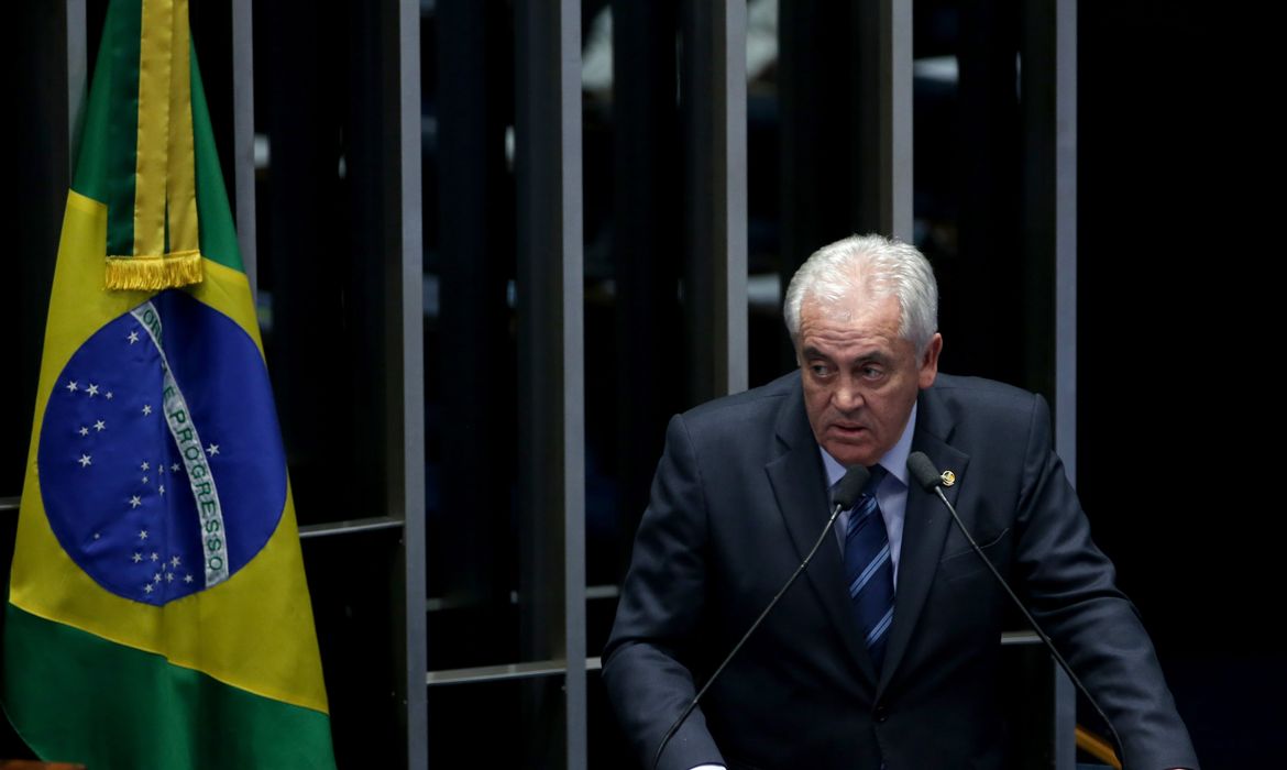 Brasília - Senador Otto Alencar fala durante o quinto dia de julgamento final do processo de impeachment da presidenta afastada, Dilma Rousseff, no Senado.(Wilson Dias/Agência Brasil)