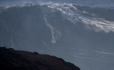 ondas gigantes, nazaré, portugal