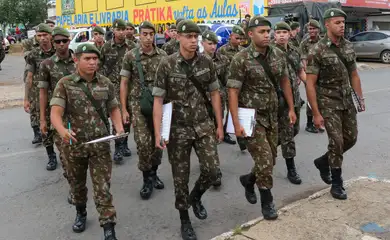 Brasília, DF 31/01/2024 Soldados do Exército atuam no combate à Dengue em Samambaia, cidade satélite de Brasília.  Foto: Fabio Rodrigues-Pozzebom/ Agência Brasil