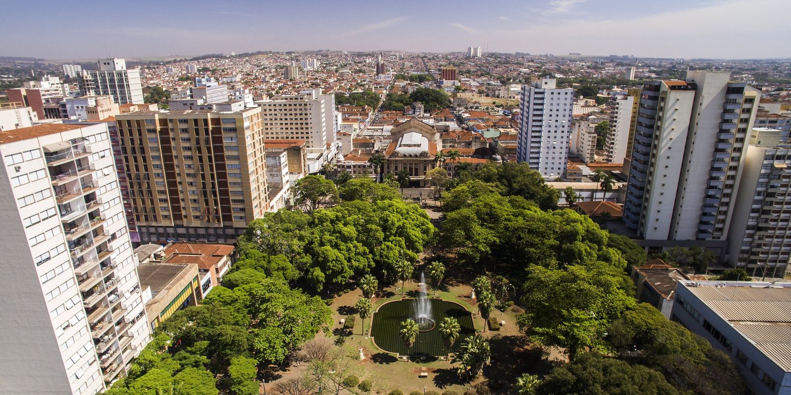 Covid-19: Ribeirão Preto fecha o comércio e transporte público