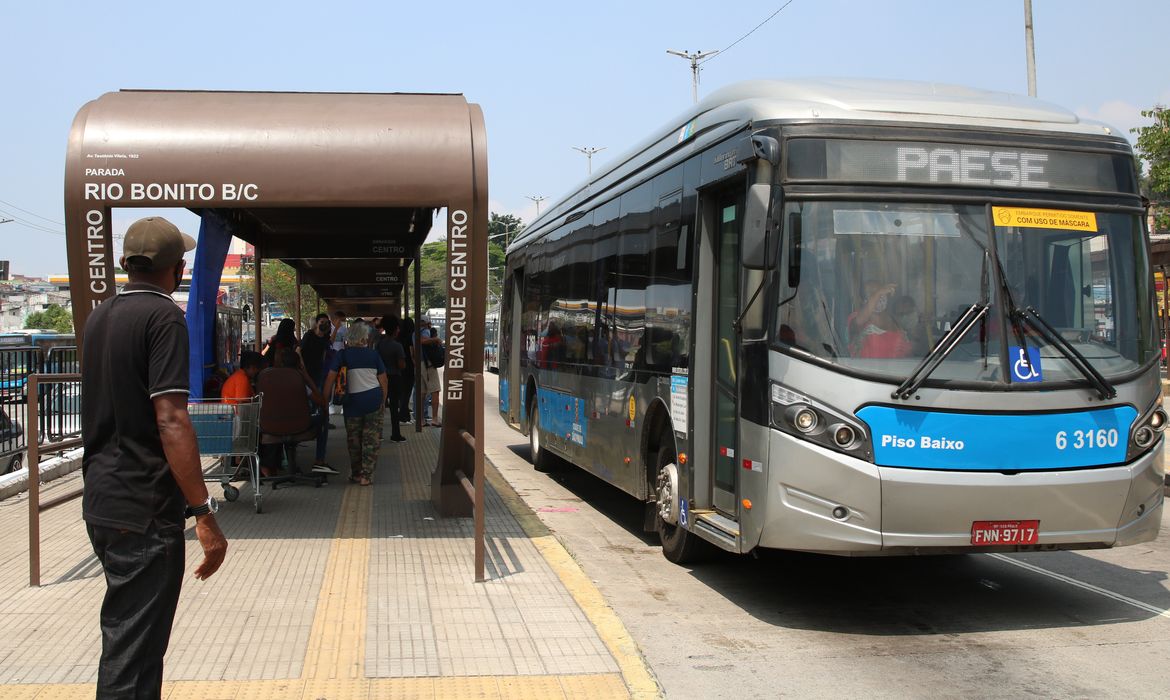 SPtrans coloca ônibus da Paese em circulação para substituir linhas de ônibus paralizadas pelos trabalhadores da Viação Grajaú.