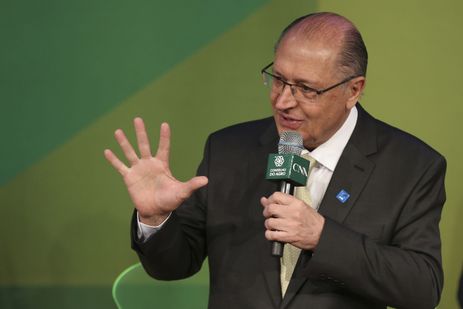 A Confederação da Agricultura e Pecuária do Brasil (CNA) e o Conselho do Agro, que reúne as entidades do setor agropecuário, realizam encontro com  candidatos à Presidência da República. Participa, Geraldo Alckmin (PSDB).