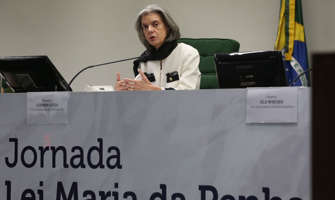 Brasília - A vice-presidente do Supremo Tribunal Federal, Cármen Lúcia, debate os dez anos da Lei Maria da Penha (José Cruz/Agência Brasil)
