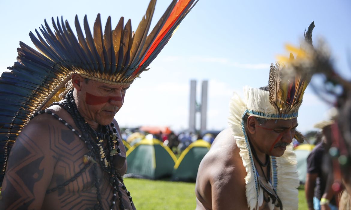 Indígenas de todo o Brasil estão acampados na Esplanada dos Ministérios, para a 15ª edição do ATL- Acampamento Terra Livre.