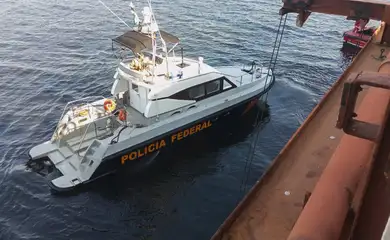 Brasília (DF) 19/08/2024 - PF resgata cinco imigrantes clandestinos em navio cargueiro
Durante a ação, foi constatado que os imigrantes estavam em condições precárias de saúde
Foto: Polícia Federal/Divulgação