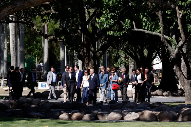 Tânia Rêgo/Agência Brasil Rio de Janeiro (RJ), 30/10/2024 - O prefeito Eduardo Paes entrega a obra de revitalização do Museu de Arte Moderna (MAM Rio), que vai receber a Cúpula do G20, em cerimônia com a presença da primeira-dama Janja Lula da Silva e do Ministro das Relações Exteriores, Mauro Vieira. Foto: Tânia Rêgo/Agência Brasil