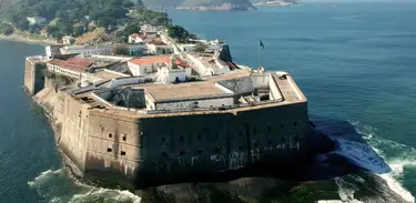 Fortaleza de Santa Cruz da Barra localiza-se no município de Niterói-RJ