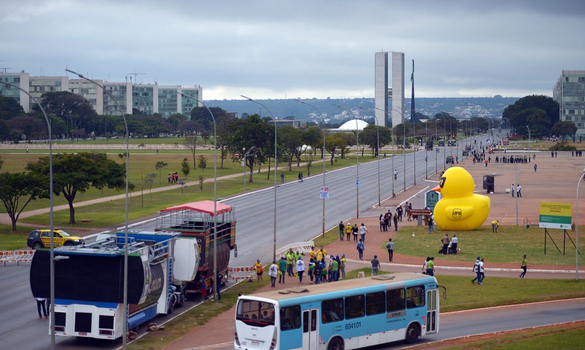 Brasília - Rodoviária do Plano Piloto amanhece sem ônibus devido ao ato de protesto contra as reformas trabalhista e da Previdência Social promovido pelas centrais sindicais (Marcello Casal Jr/Agência Brasil)