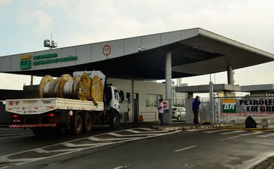 Paulínia (SP) - Petroleiros da Replan entraram em greve nesse domingo. O movimento faz parte da greve nacional dos petroleiros (Rovena Rosa/Agência Brasil)