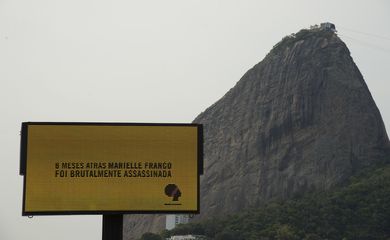 Ato no Aterro do Flamengo, zona sul do Rio, cobra solução do caso de Marielle Franco e Anderson Gomes.