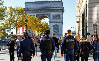 France mobilises 7,000 troops for extra security patrols
