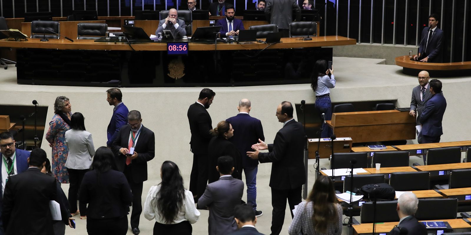 Plenário da Câmara repercute derrubada de decreto sobre IOF Plenário da Câmara repercute derrubada de decreto sobre IOF