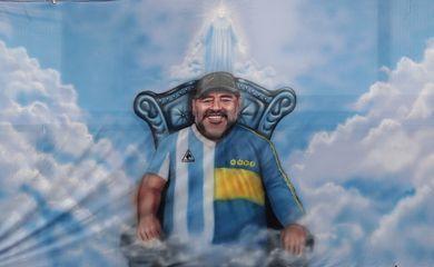 Painel com imagem de Maradona no estádio La Bombonera