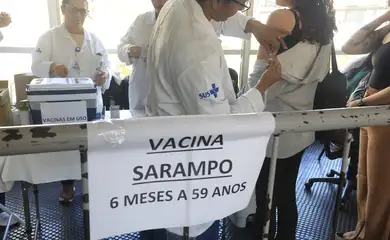 São Paulo (SP), 18/08/2026 - Posto de vacinação contra o Sarampo na Estação Metrô Tucuruvi em São Paulo. Fotos: Paulo Pinto/Agencia Brasil