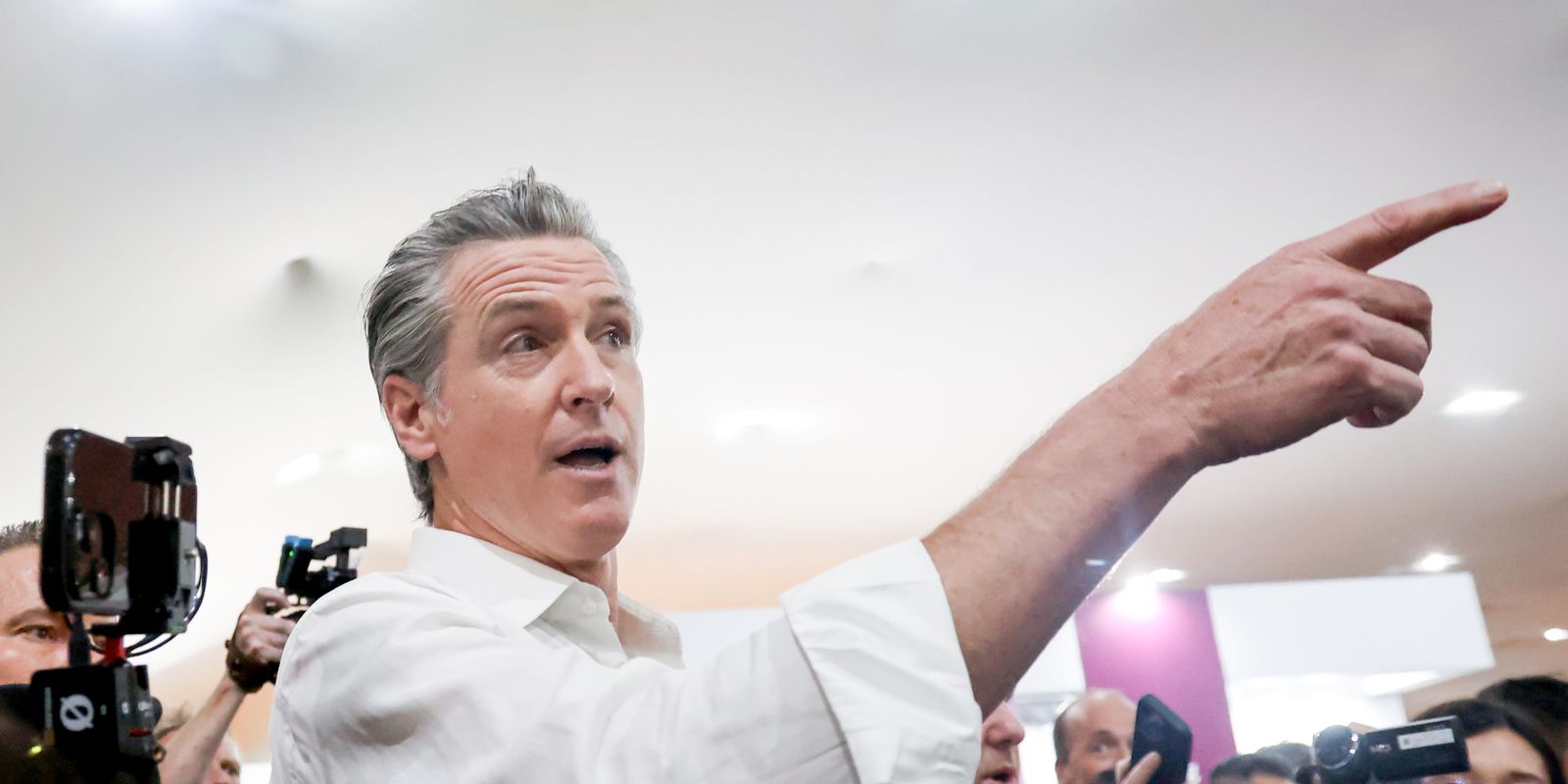 Gavin Newsom critica ausência dos EUA na COP30 e defende retorno ao Acordo de Paris em Belém.