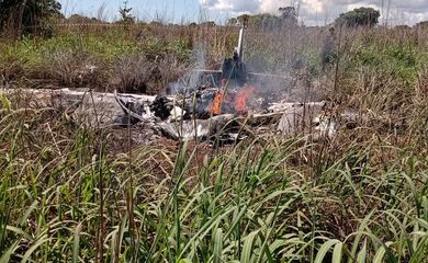 Um avião com parte da equipe do Palmas caiu no Tocantins logo após a decolagem e deixou seis mortos.