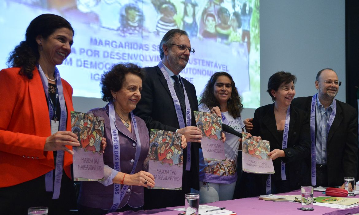 Representantes da Marcha das Margaridas 2015 entregam pauta de reivindicações ao governo (Valter Campanato/Agência Brasil)