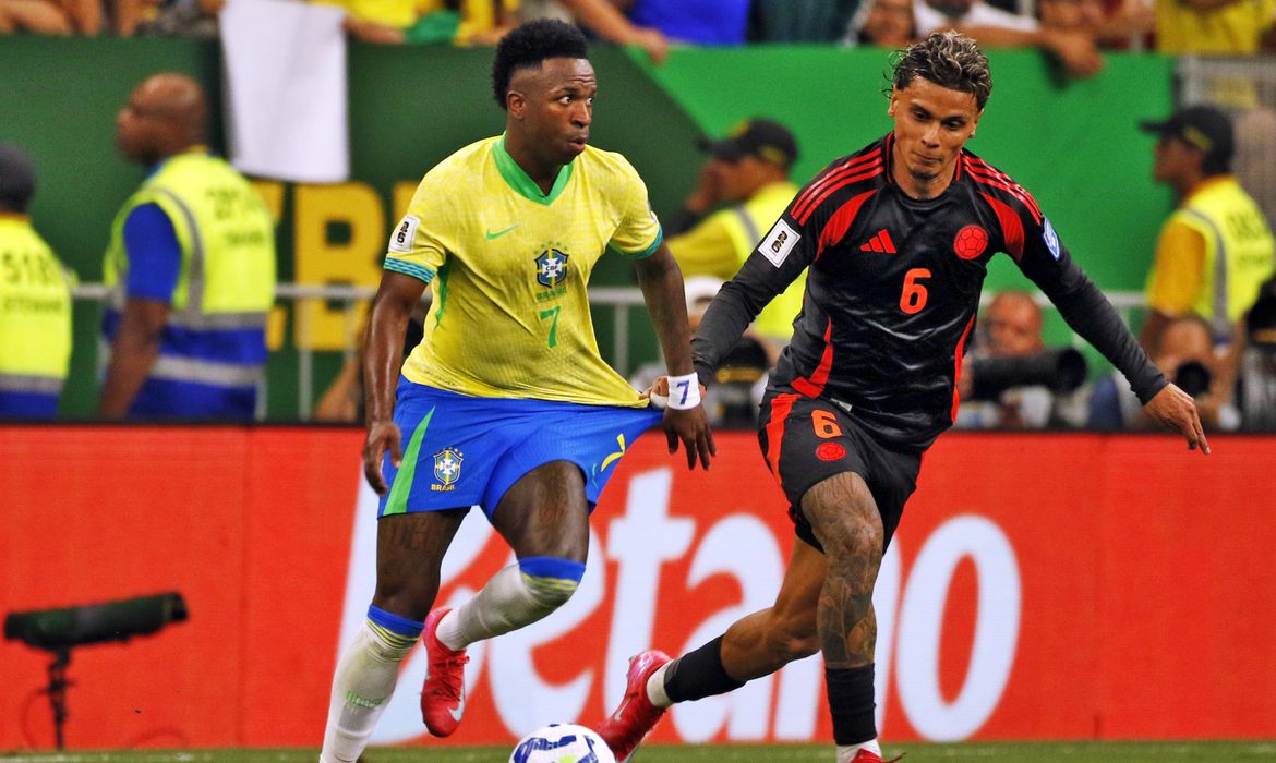 Seleo Brasileira vence time da Colmbia, mas no convence