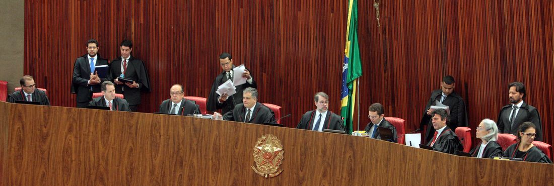 TSE suspende análise de recurso de impugnação do mandato de Dilma