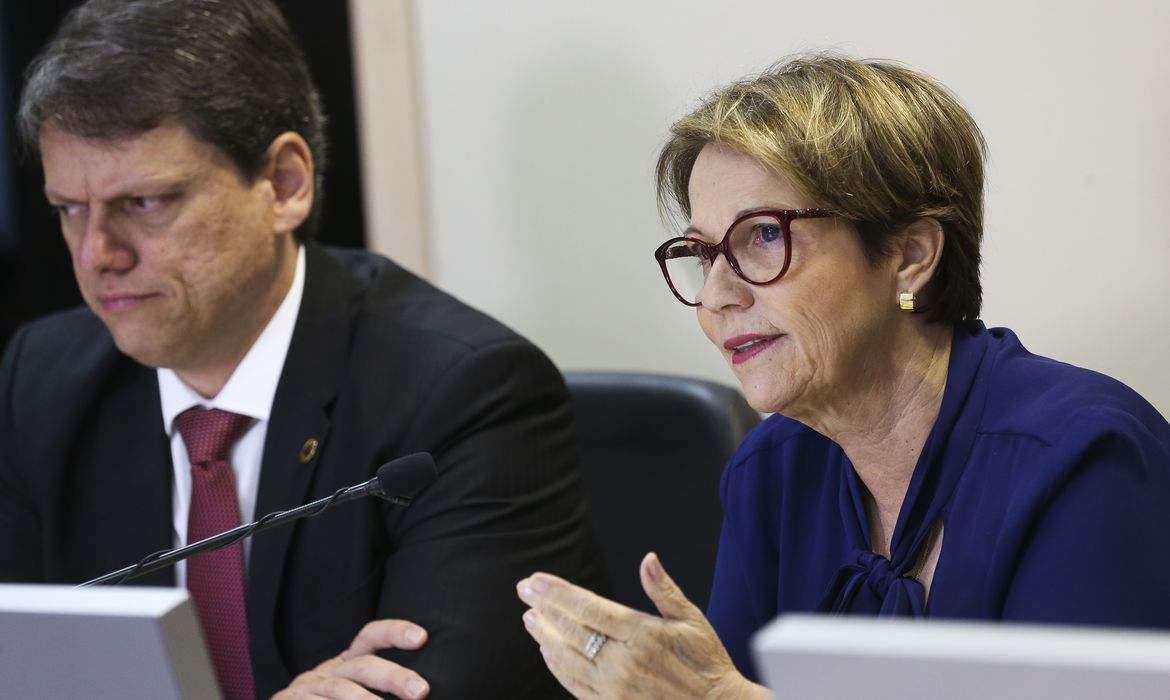 Governo apresenta estratégia integrada para o escoamento da Safra 2018/2019.Na foto, os ministro da  da Infraestrutura, Tarcisio Gomes, e da Agricultura, Tereza Cristina.