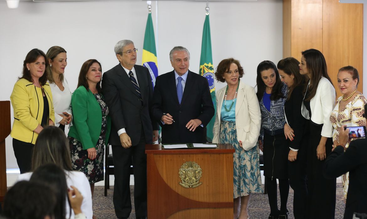 Brasília - O presidente Michel Temer, durante a cerimônia de assinatura do decreto de criação da Rede Brasil Mulher, no Palácio do Planalto (Valter Campanato/Agência Brasil)