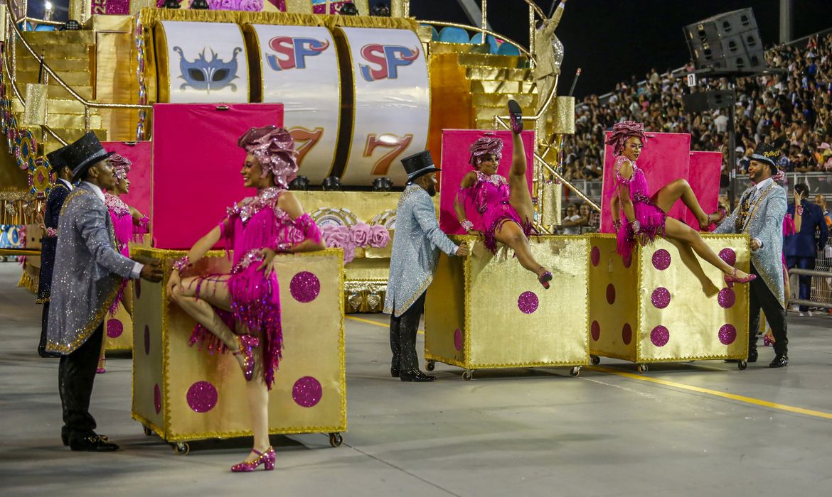 São Paulo (SP), 01/03/2025 - Carnaval 2025 - Sambódromo do Anhembi, desfile do Grupo Especial -Escola de Samba Rosas de Ouro. Foto Paulo Pinto/Agência Brasil