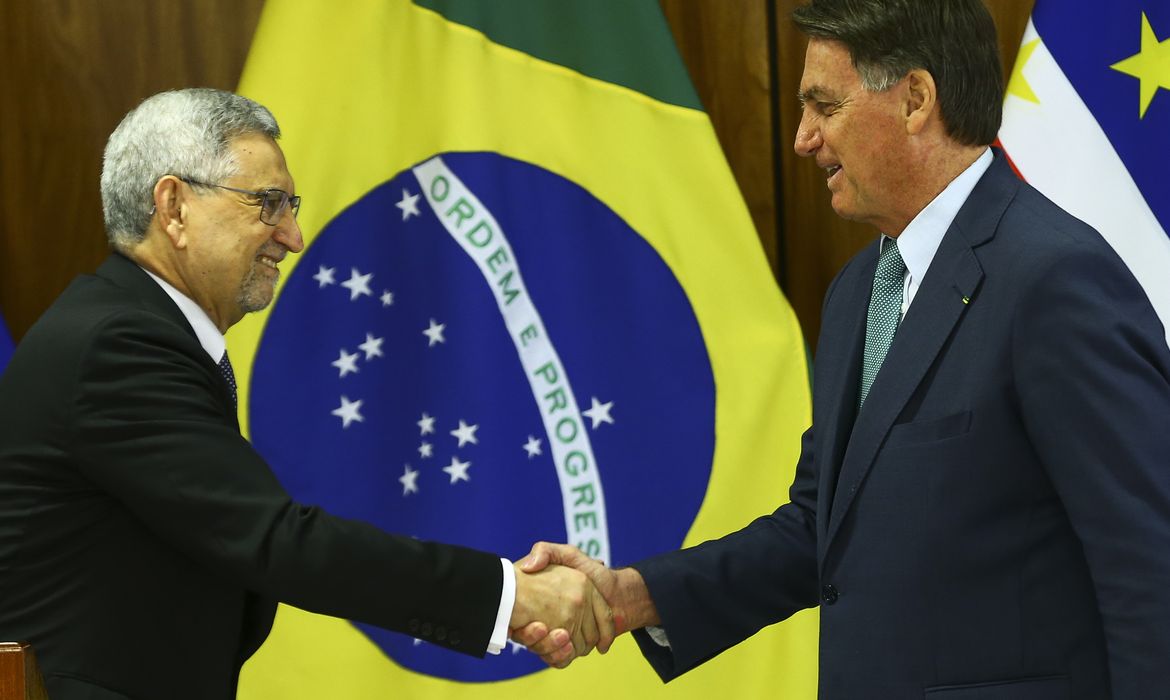 O presidente Jair Bolsonaro e o presidente de Cabo Verde, Jorge Carlos Fonseca, durante declaração no Palácio do Planalto.