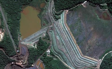 A represa na mina do Córrego do Feijão, perto de Brumadinho, Brasil, é retratada antes do colapso do dia 25 de janeiro de 2019, foto de satélite obtida pela Reuters em 27 de janeiro de 2019.