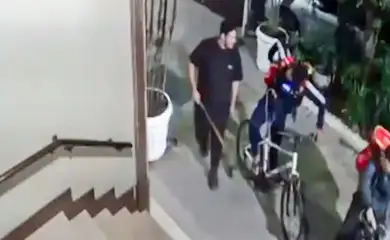 Brasília (DF), 21/08/2026 - Seguranças de rua são presos por agredir ciclista até a morte no Rio.
Frame Camera de segurança