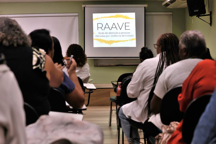 Rio de Janeiro (RJ), 09/06/2024 - Meeting of mothers elected through a selection process that distributed 100 scholarships to mothers of young people killed in police operations who will collaborate with research at UFRJ, at the Public Defender's Office of the state of Rio. The initiative is from the Network for the Care of People Affected by State Violence (RAAVE). Photo: Tânia Rêgo/Agência Brasil