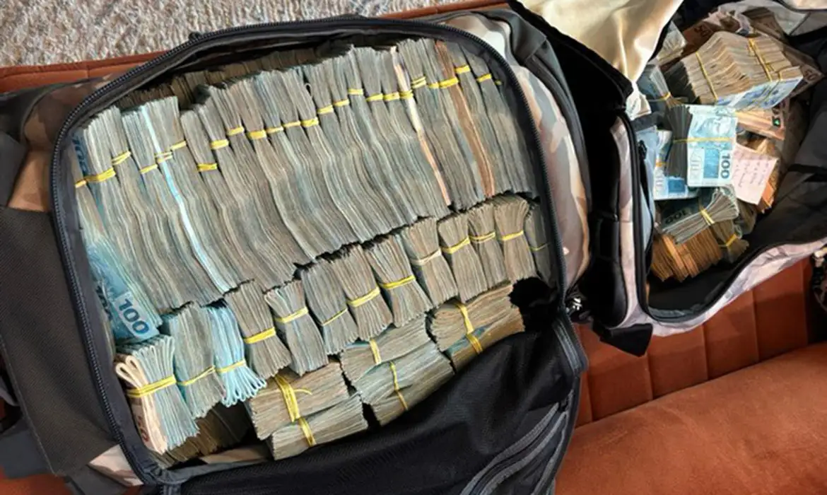 Rio de Janeiro (RJ), 13/12/2024 - A Polícia Federal deflagrou a Operação Têmis, para desarticular organização criminosa atuante na Baixada Fluminense suspeita de compra de votos e lavagem de dinheiro. Foto: Polícia Federal/Divulgação