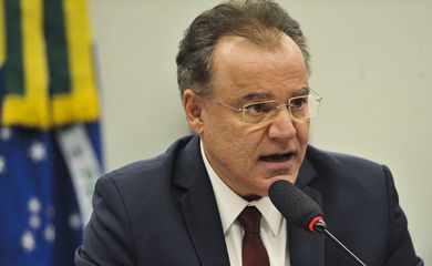 O relator, deputado Samuel Moreira, na Comissão Especial da Reforma da Previdência durante reunião da comissão destinada a apresentar voto complementar ao seu parecer divulgado no dia 13 de junho.
