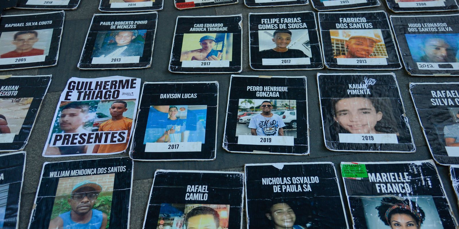 Ato no Rio pede condenação de PM acusado de matar jovem em favela