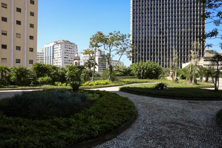 Tomaz Silva/Agência Brasil Rio de Janeiro (RJ), 06/05/2025 – Jardins projetados por Roberto Burle Marx no Palácio Gustavo Capanema, no centro do Rio de Janeiro. Foto: Tomaz Silva/Agência Brasil