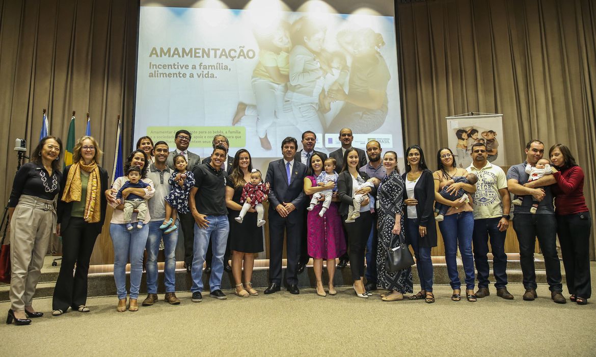 O ministro da Saúde, Luiz Henrique Mandetta, lança a campanha anual de incentivo à amamentação, durante a solenidade de abertura da Semana Mundial de Amamentação 2019, na sede da Opas em Brasília.