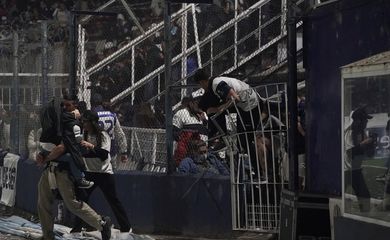 Confusão em estádio de futebol da Argentina