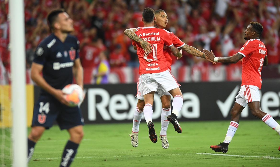 O Internacional derrotou o Universidad de Chile por 2 a 0 nesta terça (11) e se classificou para a terceira fase prévia da edição 2020 da Copa Libertadores.