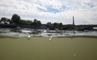 Vista da Torre Eiffel e rio Sena 
 28/7/2024    REUTERS/Kai Pfaffenbach
Olimpíadas 2024, Paris