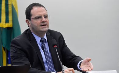 Brasília - O ministro do Planejamento, Nelson Barbosa, fala na Comissão Mista de Orçamento sobre projetos de lei Orçamentária para 2016 e Plano Plurianual para 2016-2019 (Wilson Dias/Agência Brasil)