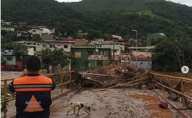 Em Raposos, a Defesa Civil de Minas Gerais atuou em resposta às chuvas e tem apoiado no restabelecimento da normalidade no município.