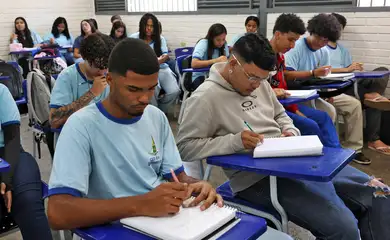 Brasília (DF), 19/02/2025 - Programa Pé-de-Meia. Alunos da escola CED619 da Samambaia. Foto: Antônio Cruz/Agência Brasil