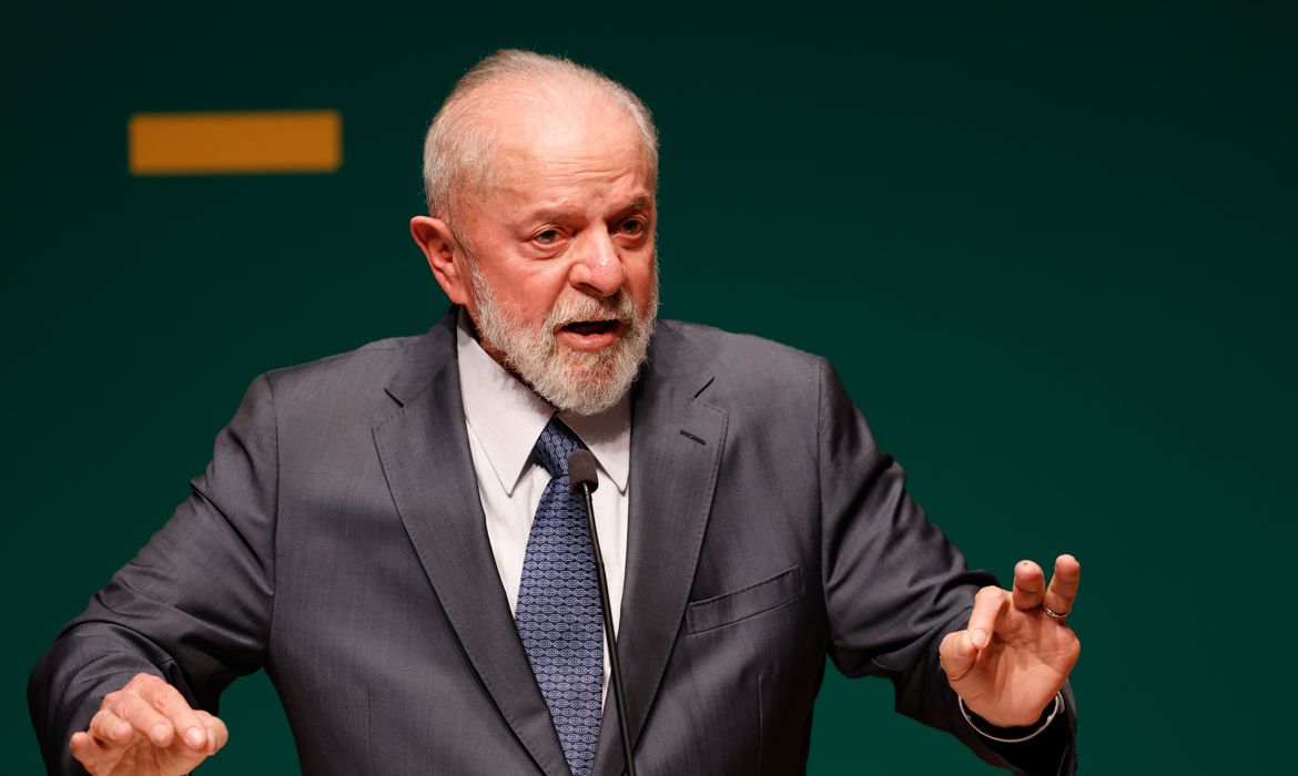Lula critica la privatización de grandes empresas en el país
