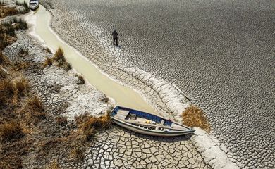Área atingida pela seca na Ilha Cojata, Bolívia
 26/10/2023.     REUTERS/Claudia Morales