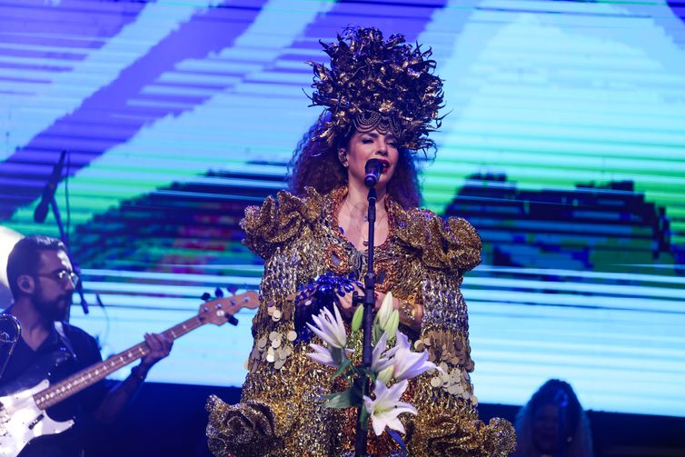 Caruaru (PE), 13/06/2025 –  A cantora Vanessa da Mata durante apresentação no Palco Azulão, no centro de Caruaru (PE). Foto: Tomaz Silva/Agência Brasil