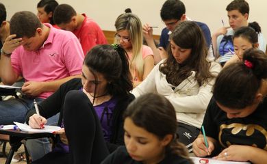Inscrições para concorrer às bolsas do Prouni começam nesta segunda