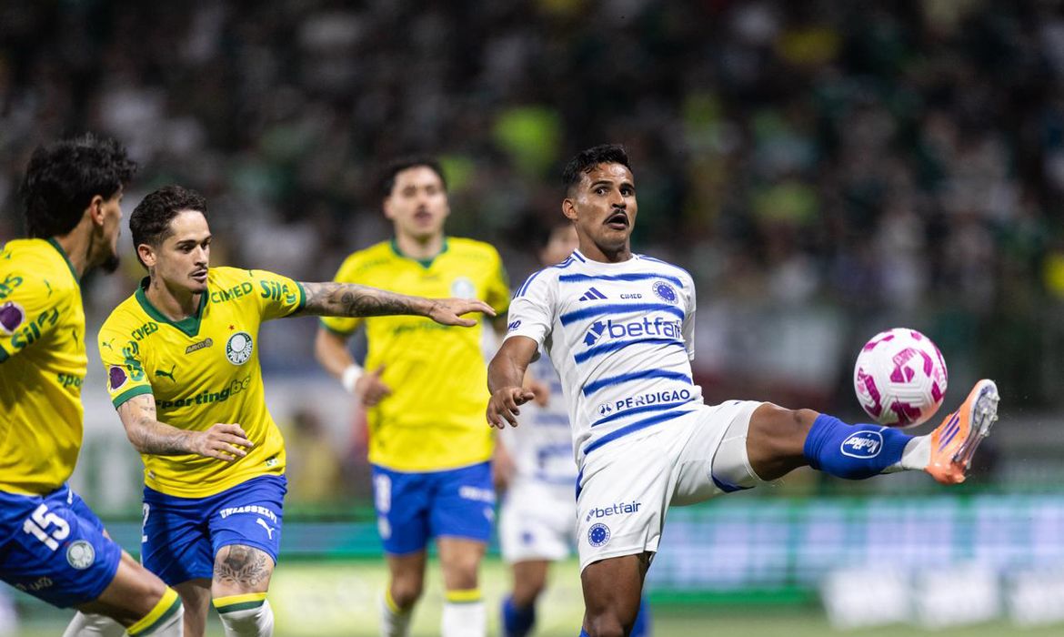 São Paulo (SP), 26/10/2025 - Lance de jogo entre Palmeiras e Cruzeiro pelo Campeonato Brasileiro de Futebol Série A. Foto: Caíque Coufal/Cruzeiro
