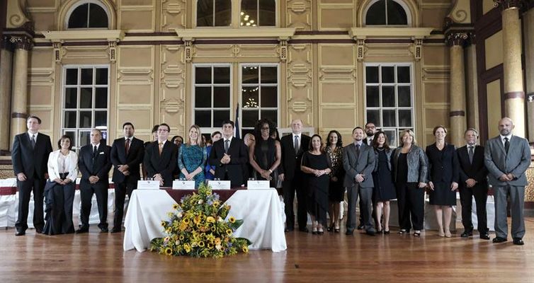 Governo da Costa Rica tem novo gabinete formado, em sua maioria, por mulheres