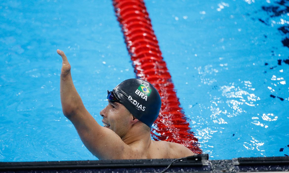 Rio de Janeiro - Brasileiro Daniel Dias leva medalha de prata nos 200m nado peito SB4 nos Jogos Paralímpicos Rio 2016, no Estádio Aquático. (Fernando Frazão/Agência Brasil)