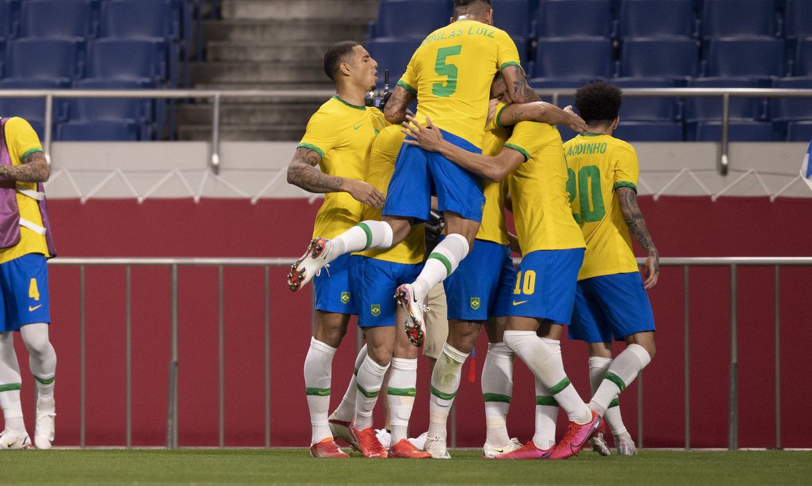 Matheus Cunha comemora gol da vitória sobre Egito